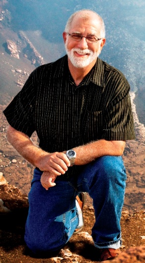 Dr. Manuel Antonio Iturralde-Vinent, guest lecturer with Cuba Adventure Geology Tours<br />
